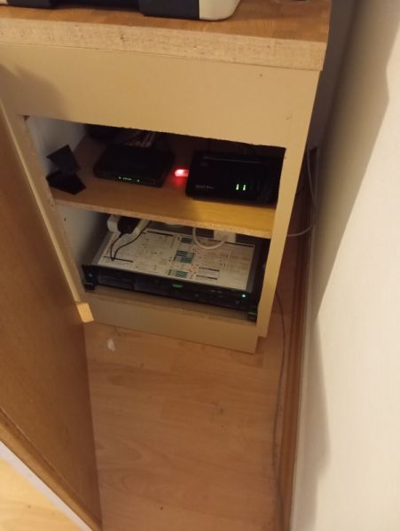 Datei:Serverschrank Front.jpg